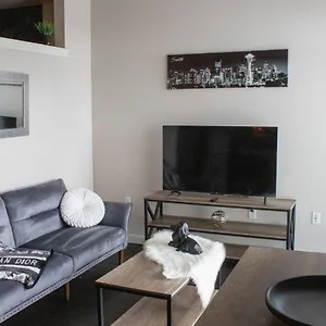 https://chic-queen-anne-retreat.seattlehotelsites.com