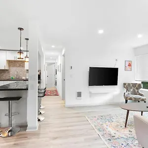 https://hillside-in-seattle-updated-and-well-appointed.seattlehotelsites.com