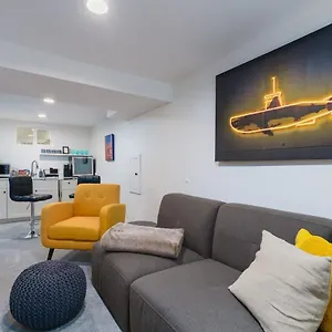 https://sleek-stylish-apt-steps-from-bluebird-theater.seedenverhotels.com