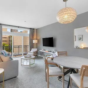 https://belltown-perch-explore-like-a-local-99-walkscore.seattlehotelsites.com